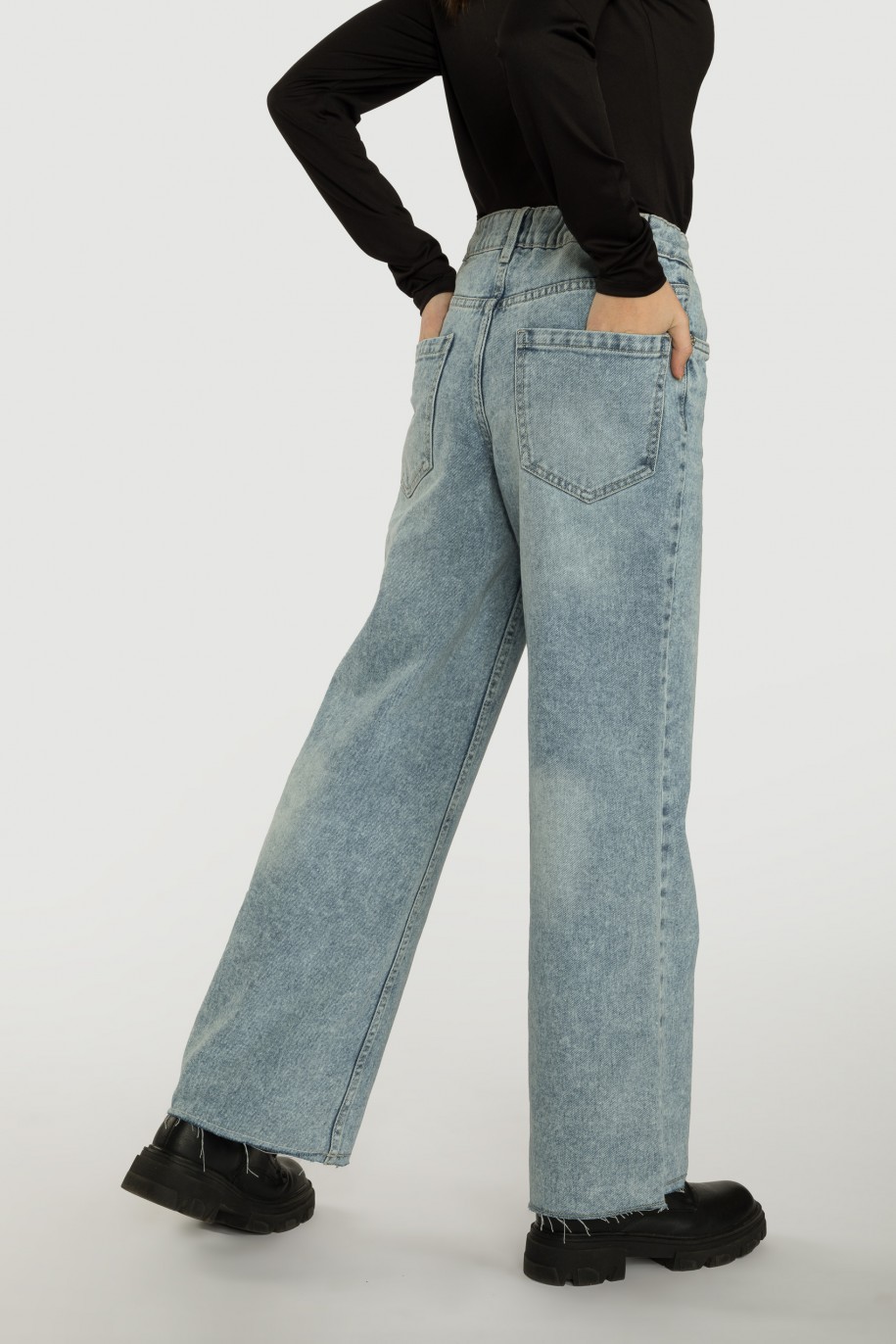 Niebieskie jeansy typu WIDE LEG - 40444