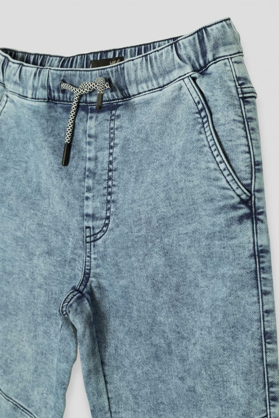 Niebieskie jeansy typu jogger z przeszyciami - 40575