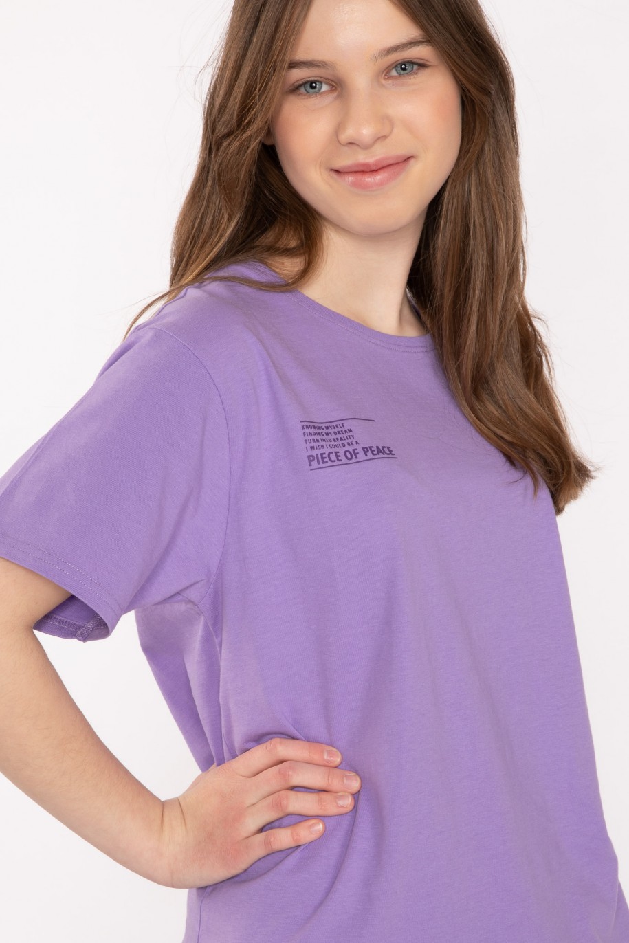 Fioletowy T-shirt z nadrukiem na plecach - 40608