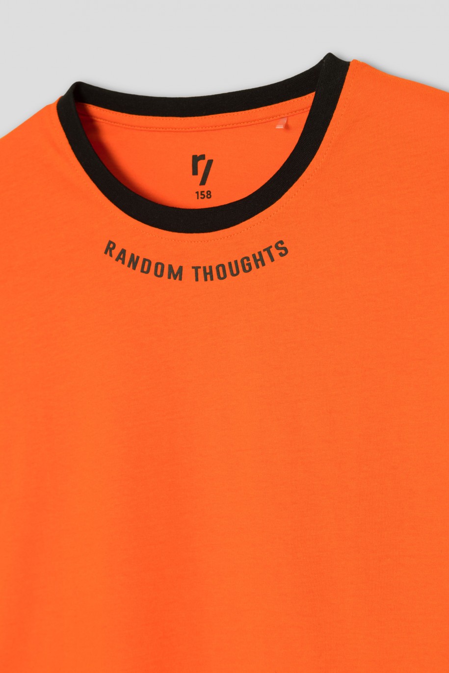 Pomarańczowy T-shirt z ozdobną lamówką - 40673