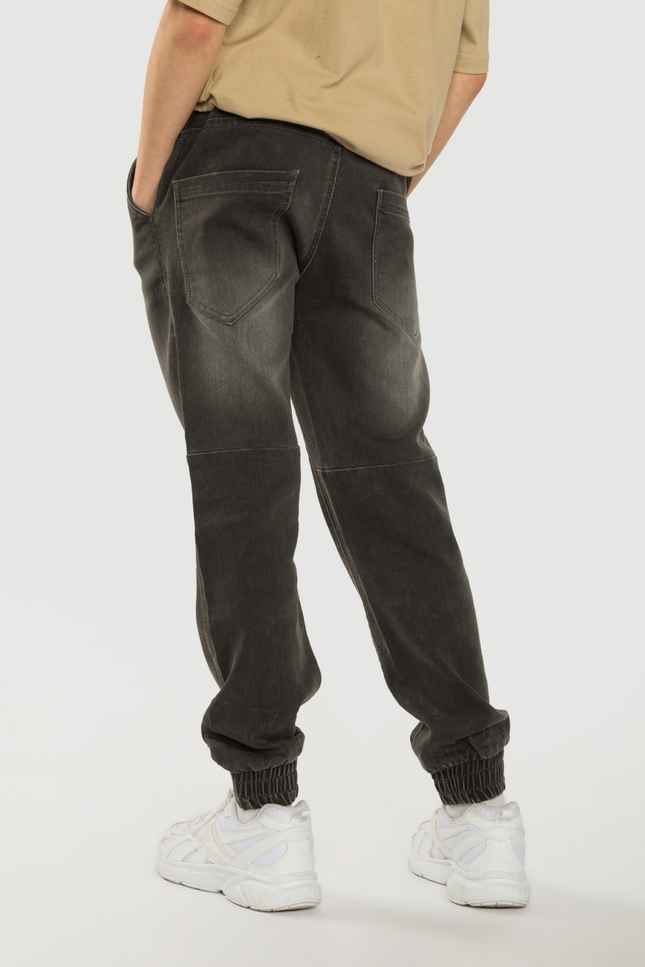 Szare jeansy typu JOGGER o luźnym kroju - 40849