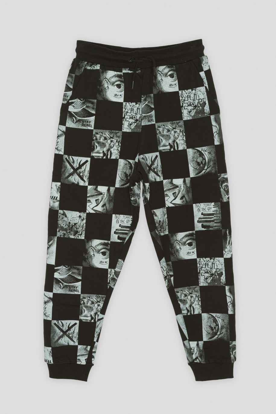 Czarne spodnie dresowe oversize z motywem szachownicy - 40960