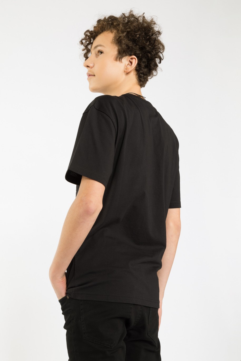 Czarny T-shirt oversize z motywem szachownicy - 40980