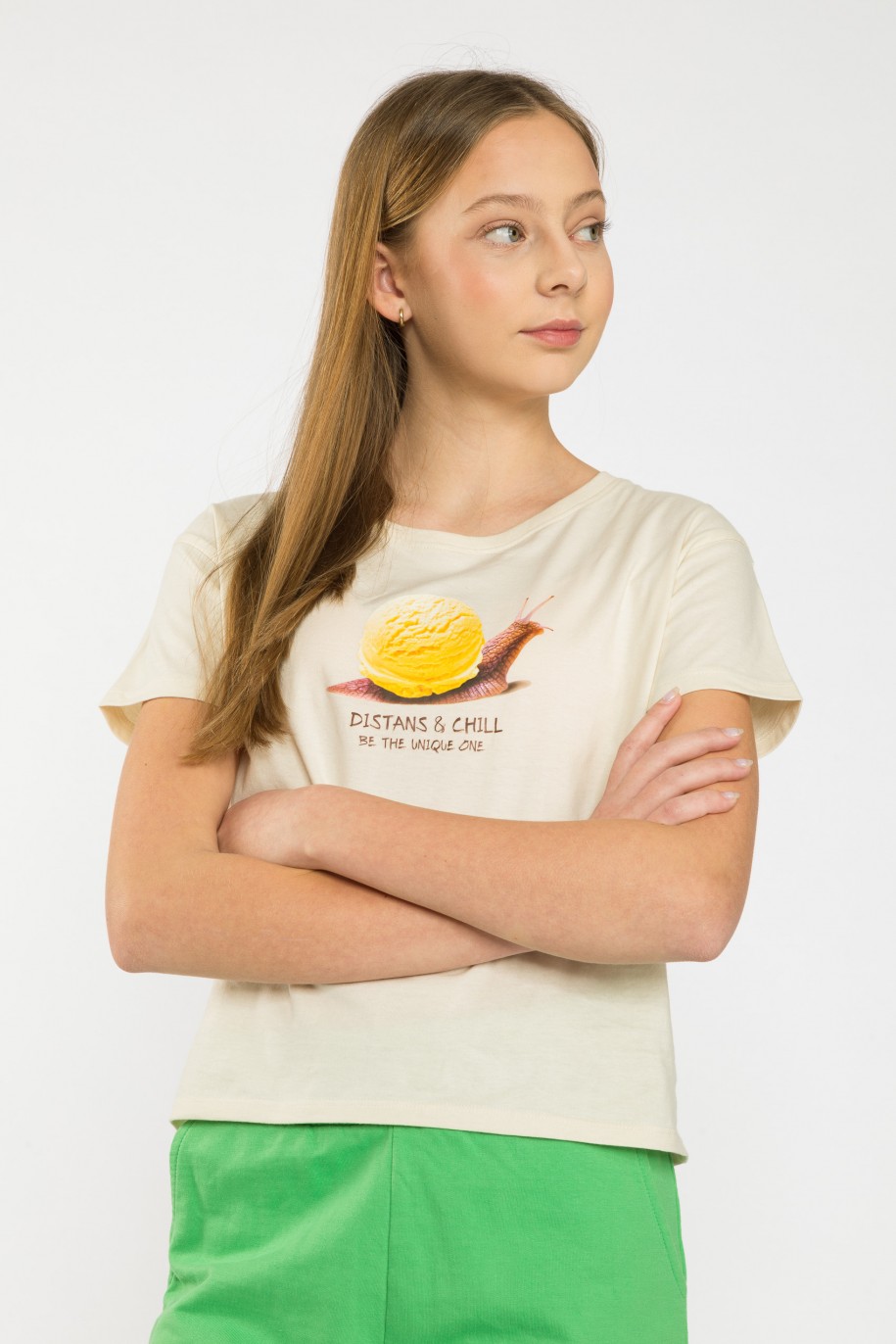 Beżowy T-shirt z nadrukiem ze ślimakiem - 41018