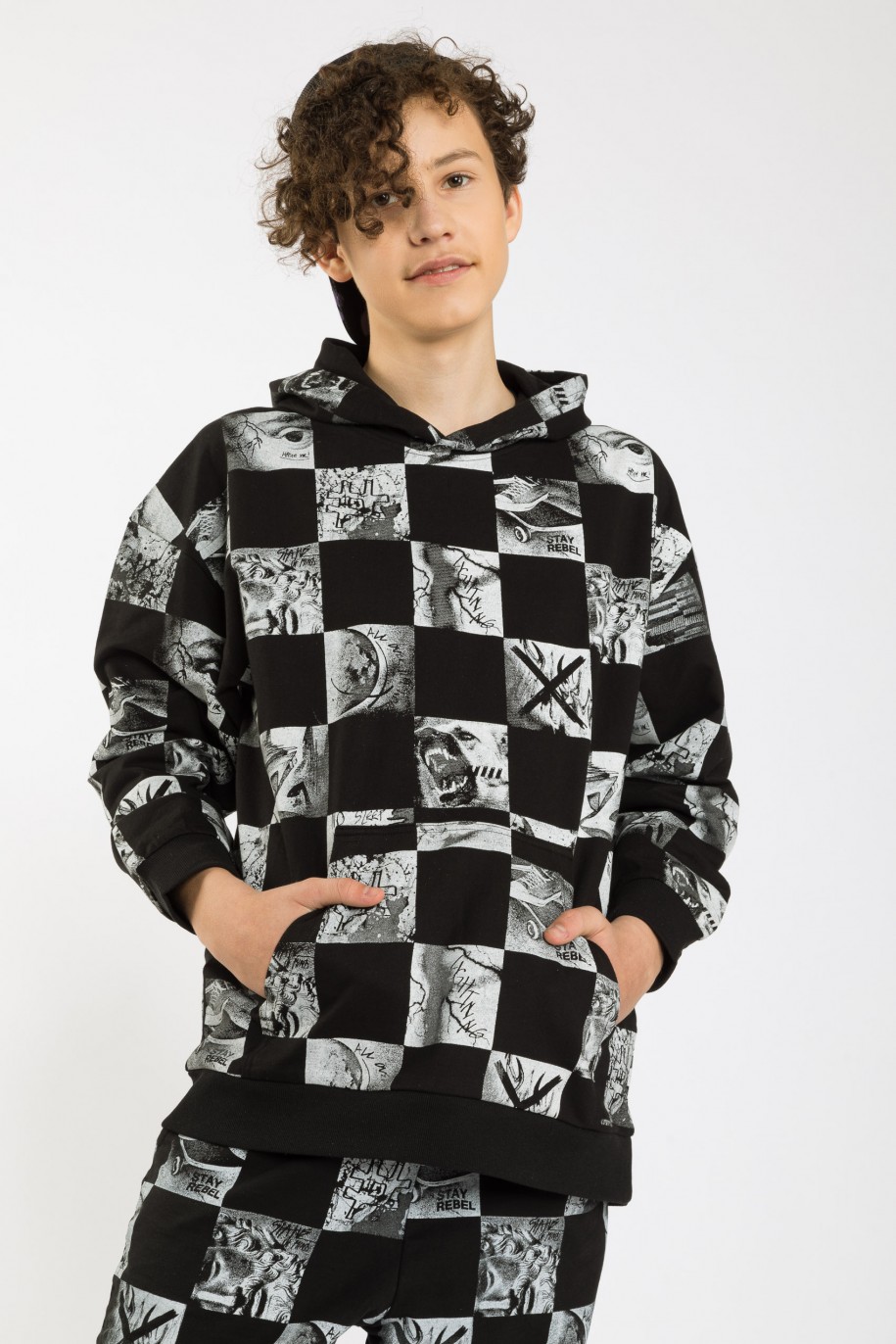 Czarna bluza dresowa oversize z kapturem z motywem szachownicy - 41043