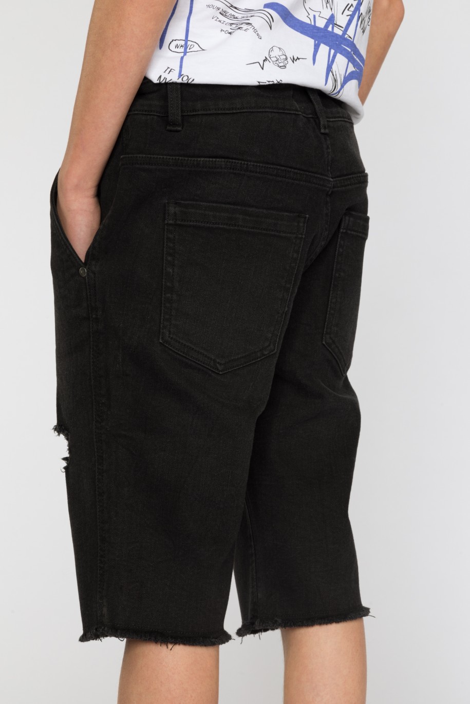 Czarne krótkie jeansowe spodenki z przetarciami - 41211