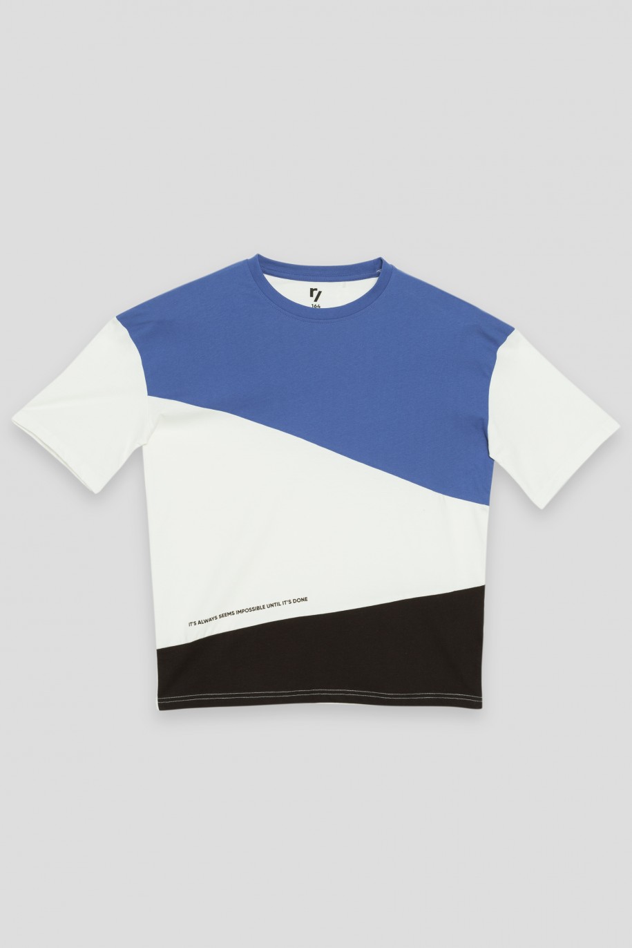 Biało-niebieski t-shirt oversize IT'S ALWAYS SEEMS IMPOSSIBLE - 41340
