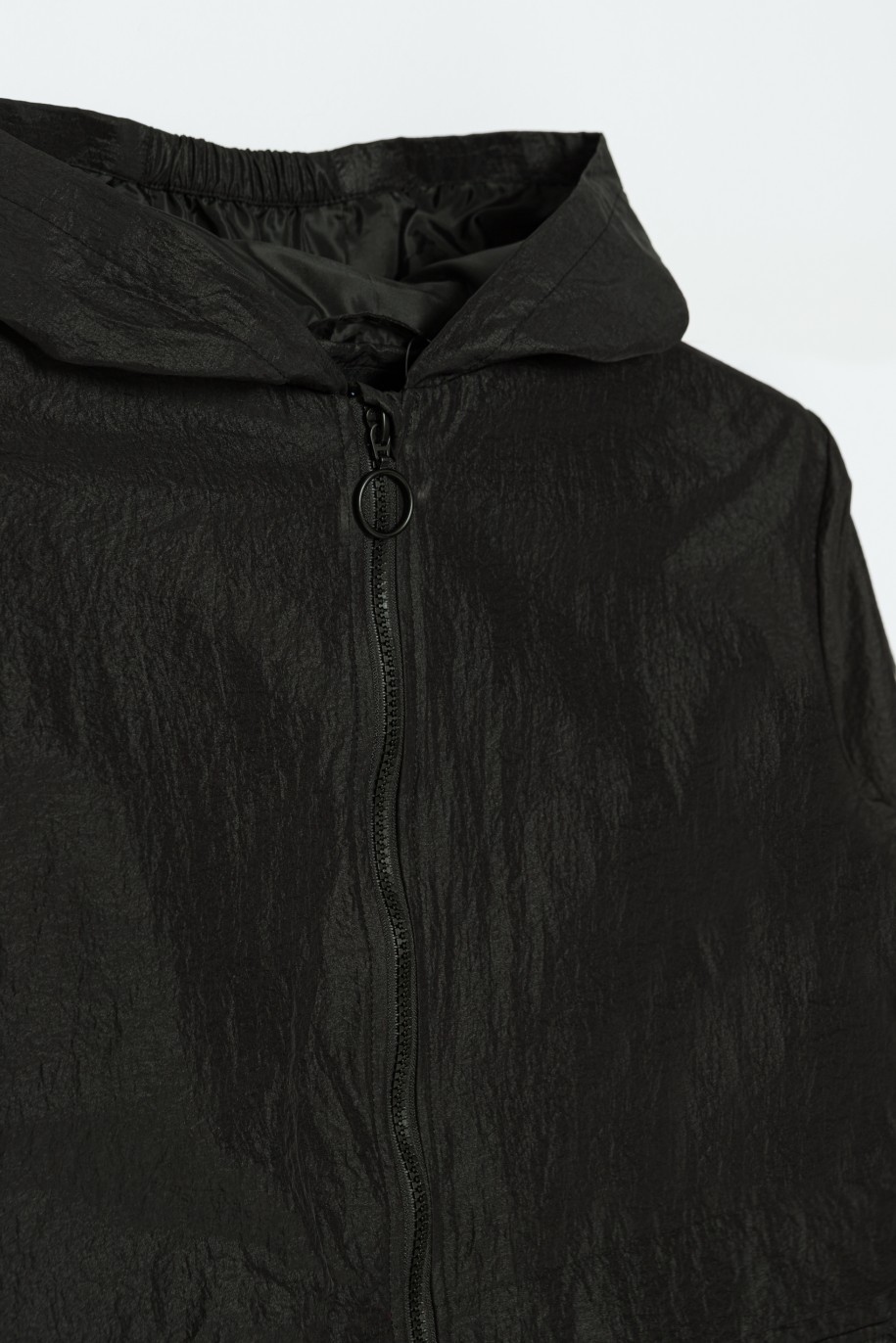Czarna przedłużana kurtka z kapturem typu parka - 41789