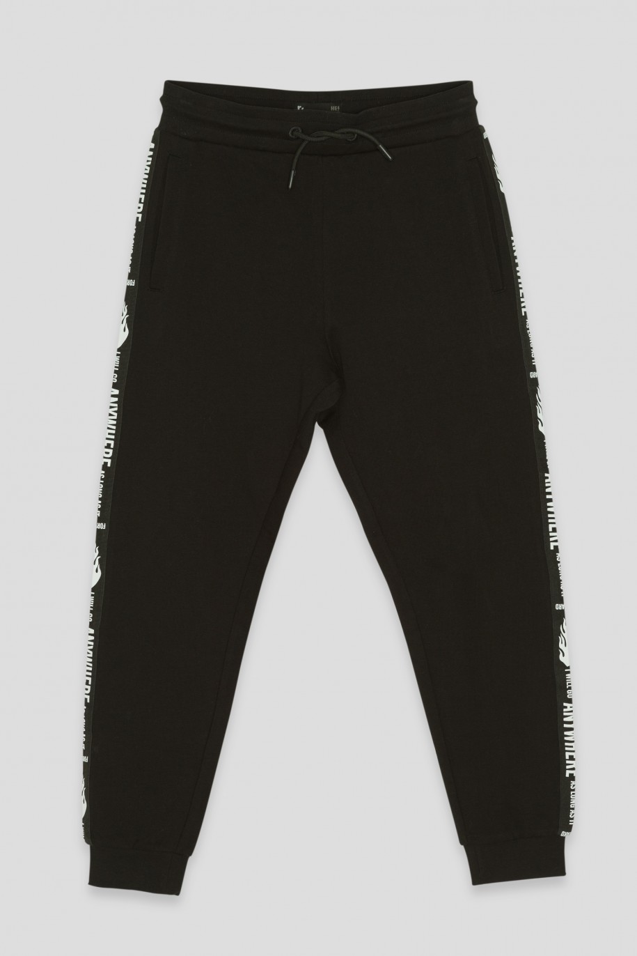 Czarne spodnie dresowe z lampasem - 41914