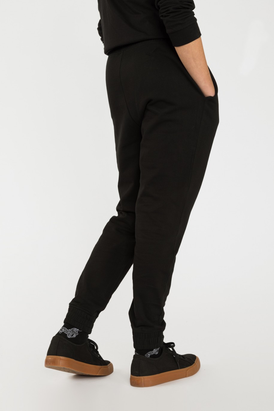 Czarne spodnie dresowe - 41919