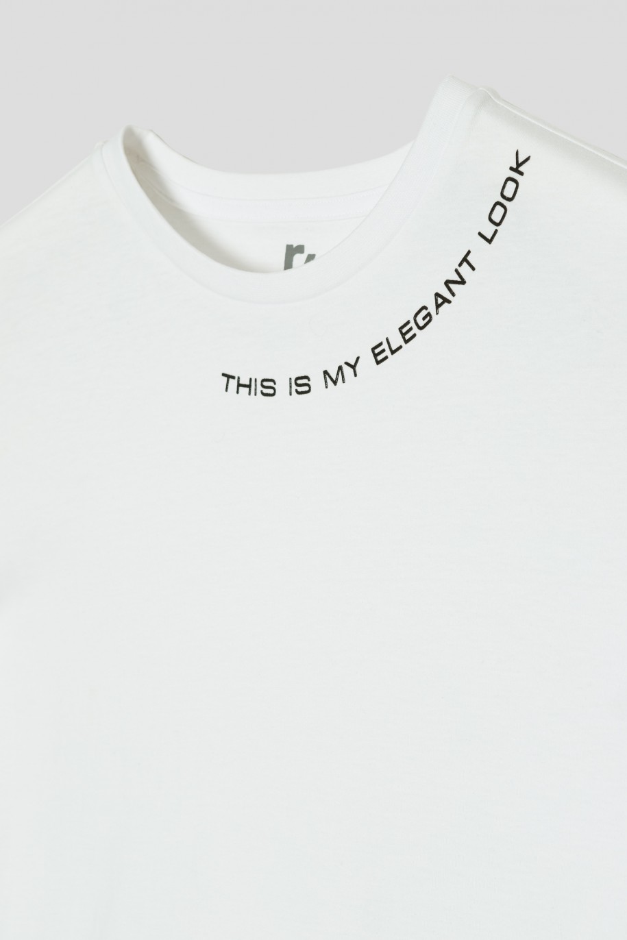 Biały T-shirt z czarnym napisem - 41953