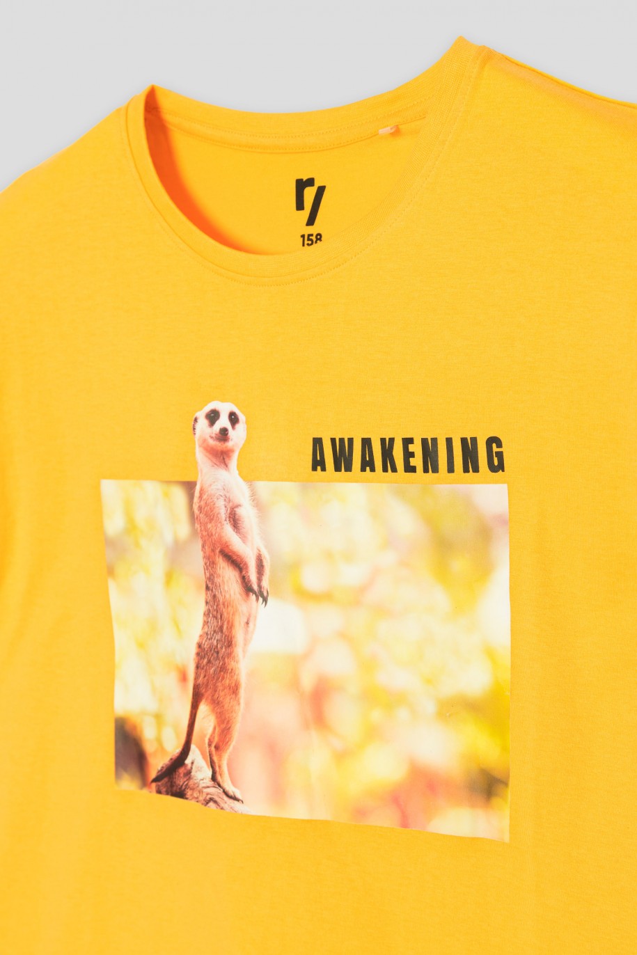 Żółty T-shirt z nadrukiem z surykatką - 41984