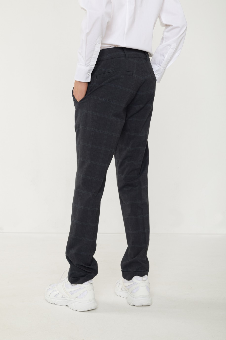 Granatowe spodnie garniturowe w kratę - 42003
