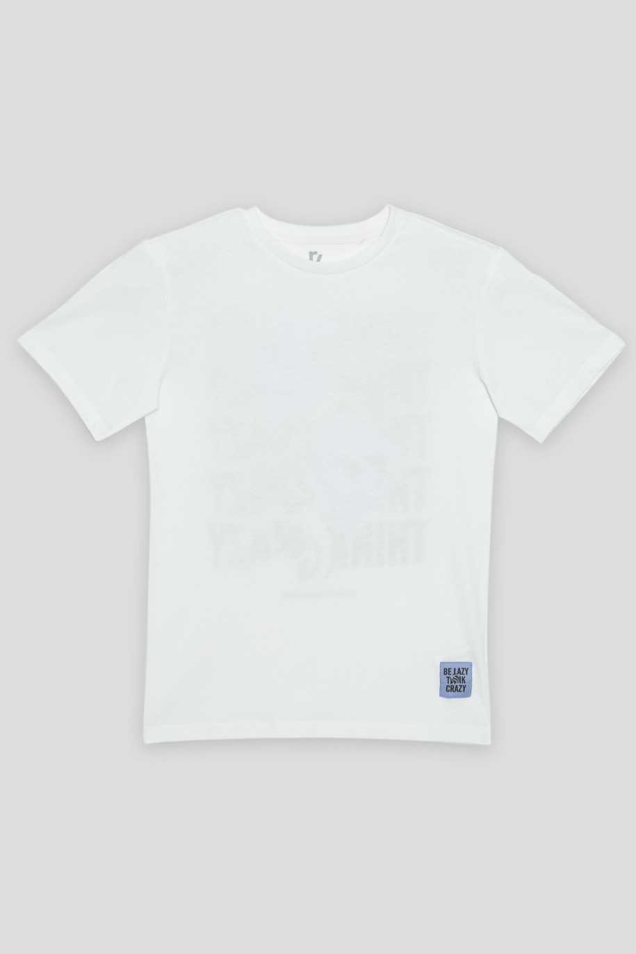 Biały T-shirt z nadrukiem na plecach - 42114