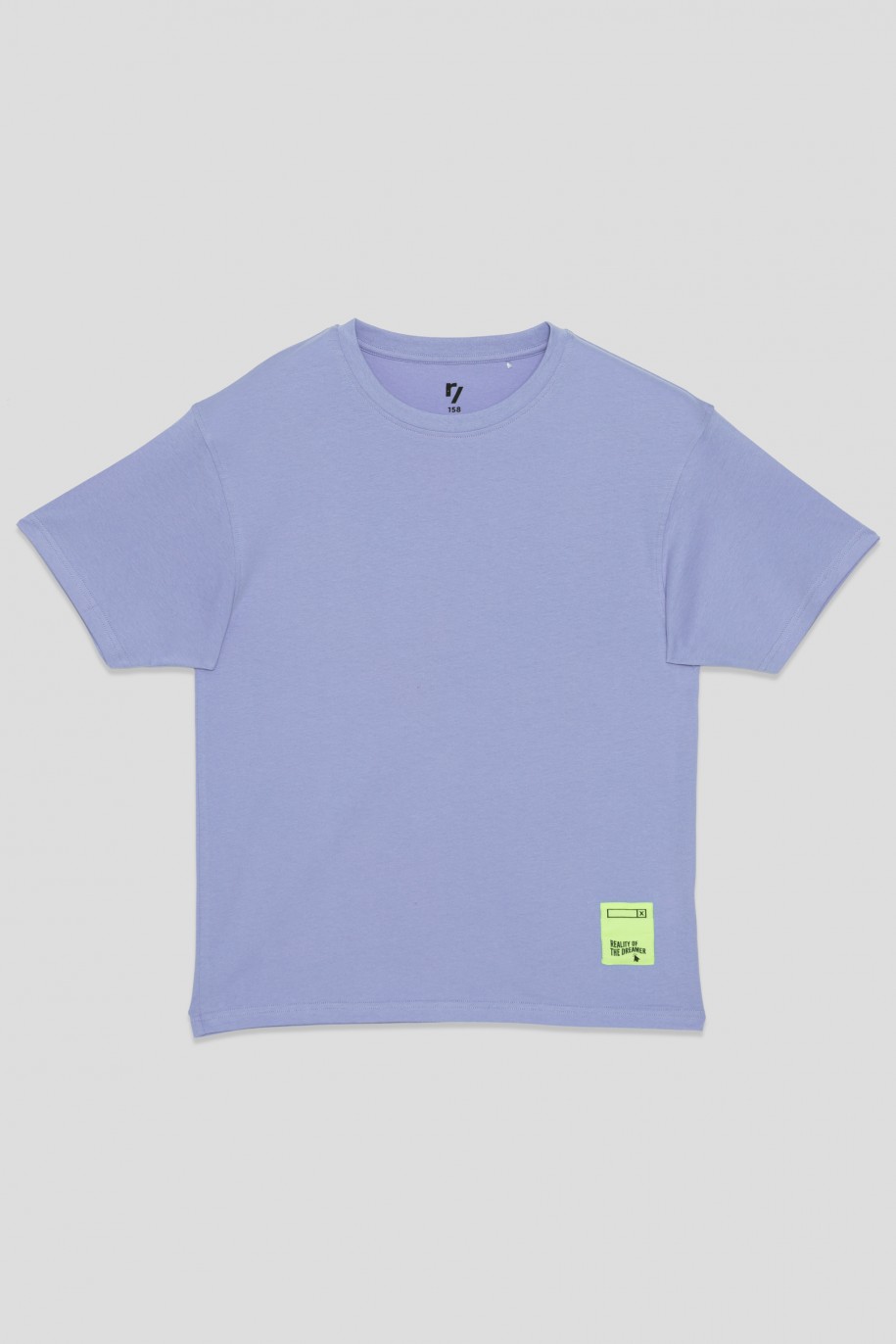 Liliowy T-shirt oversize z nadrukiem i aplikacją - 42204
