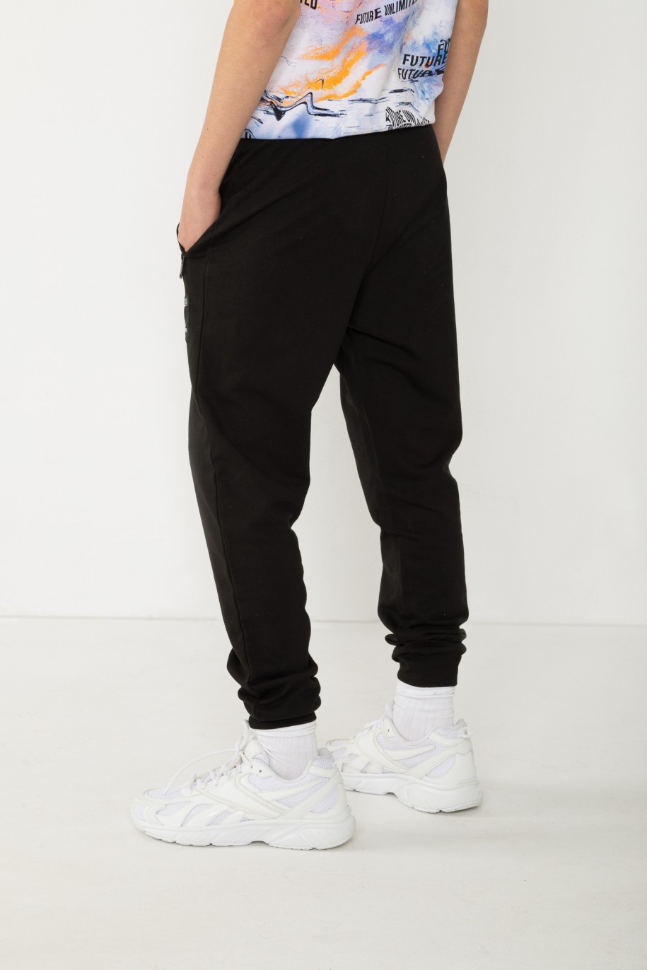 Czarne spodnie dresowe - 42263