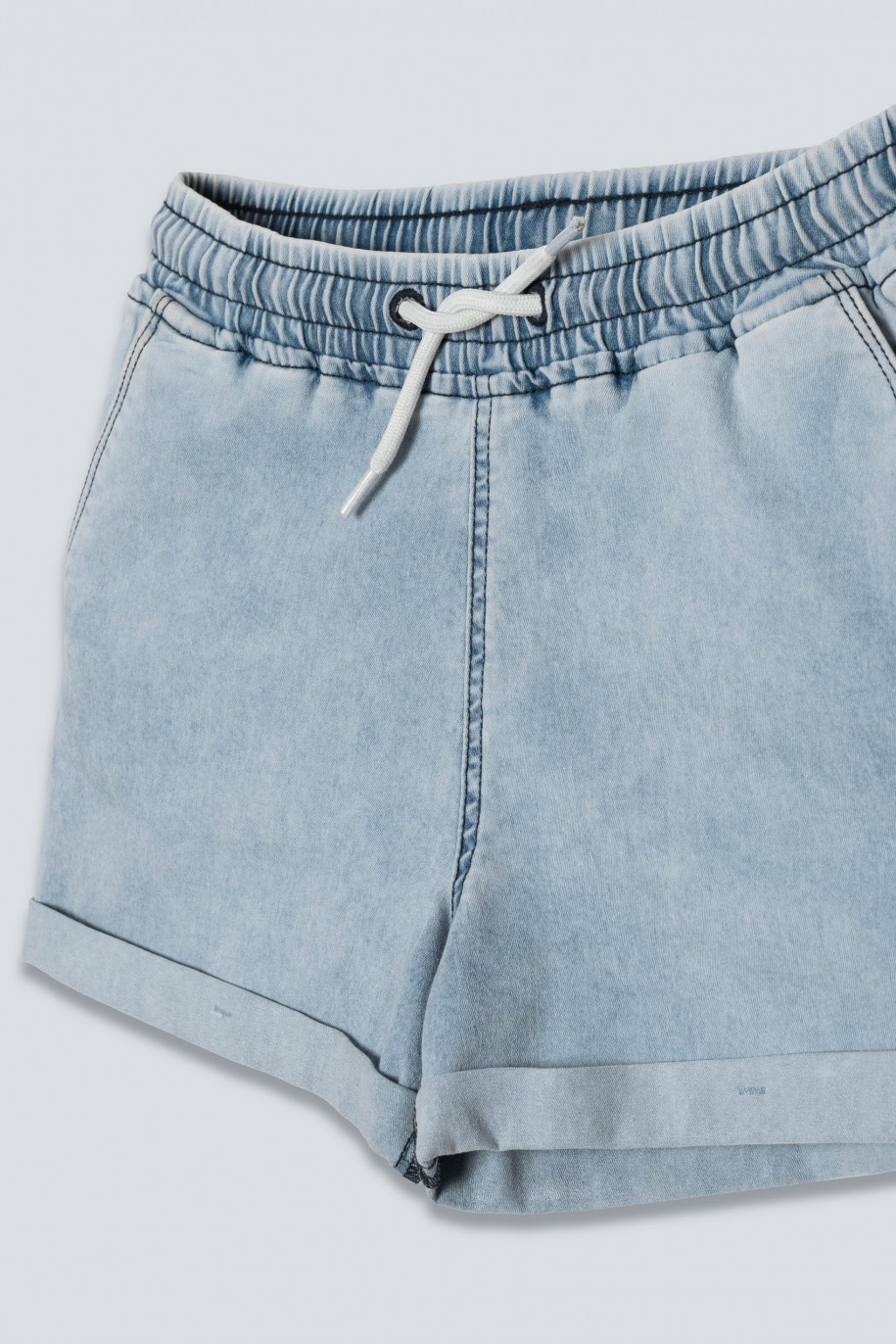 Niebieskie krótkie jeansowe spodenki wiązane w pasie - 42378