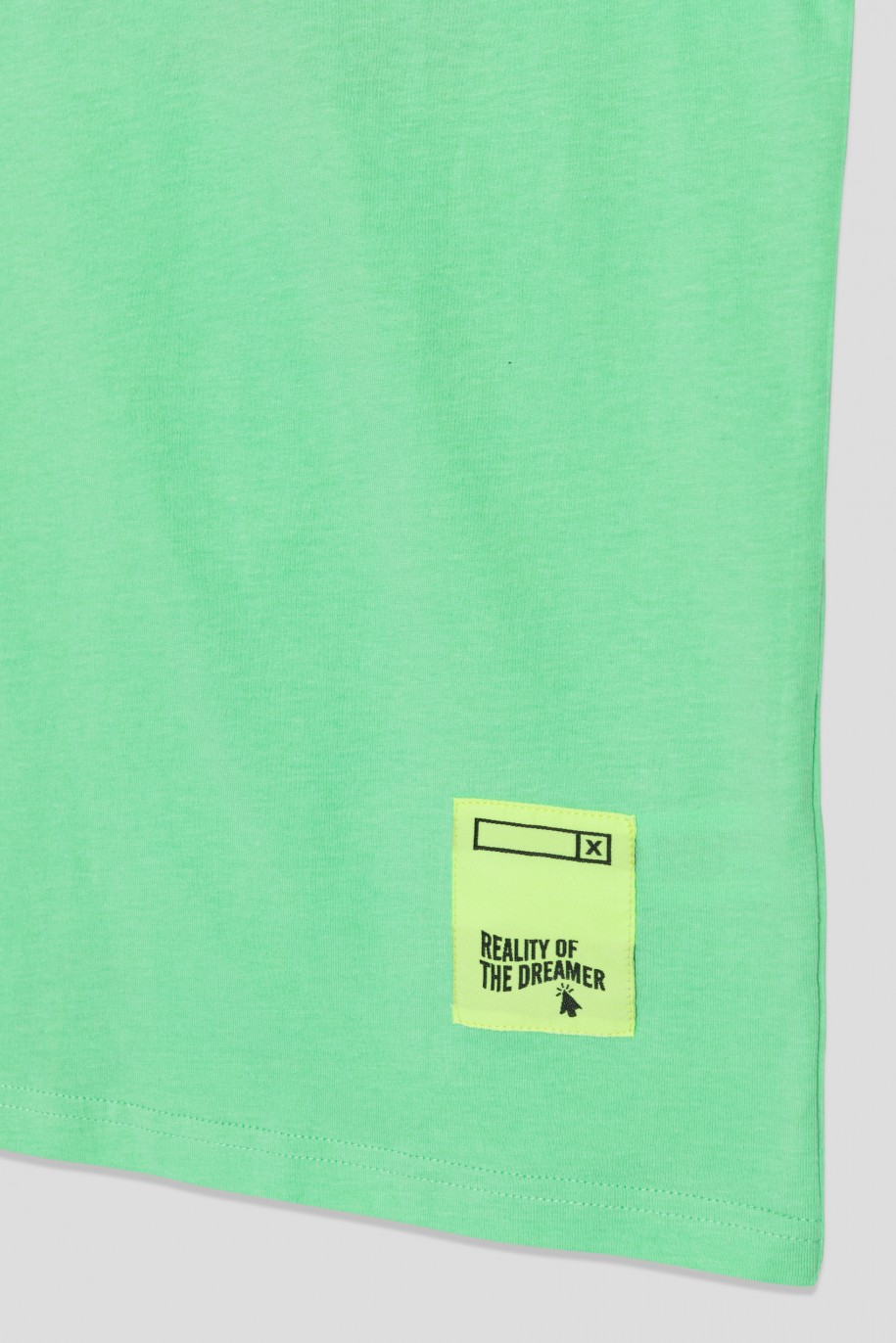 Zielony T-shirt z nadrukiem na plecach - 42591