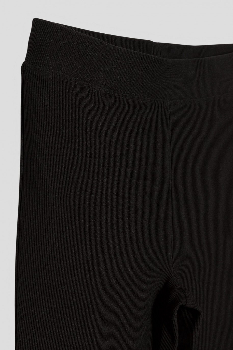 Czarne welurowe spodnie typu dzwony - 42867