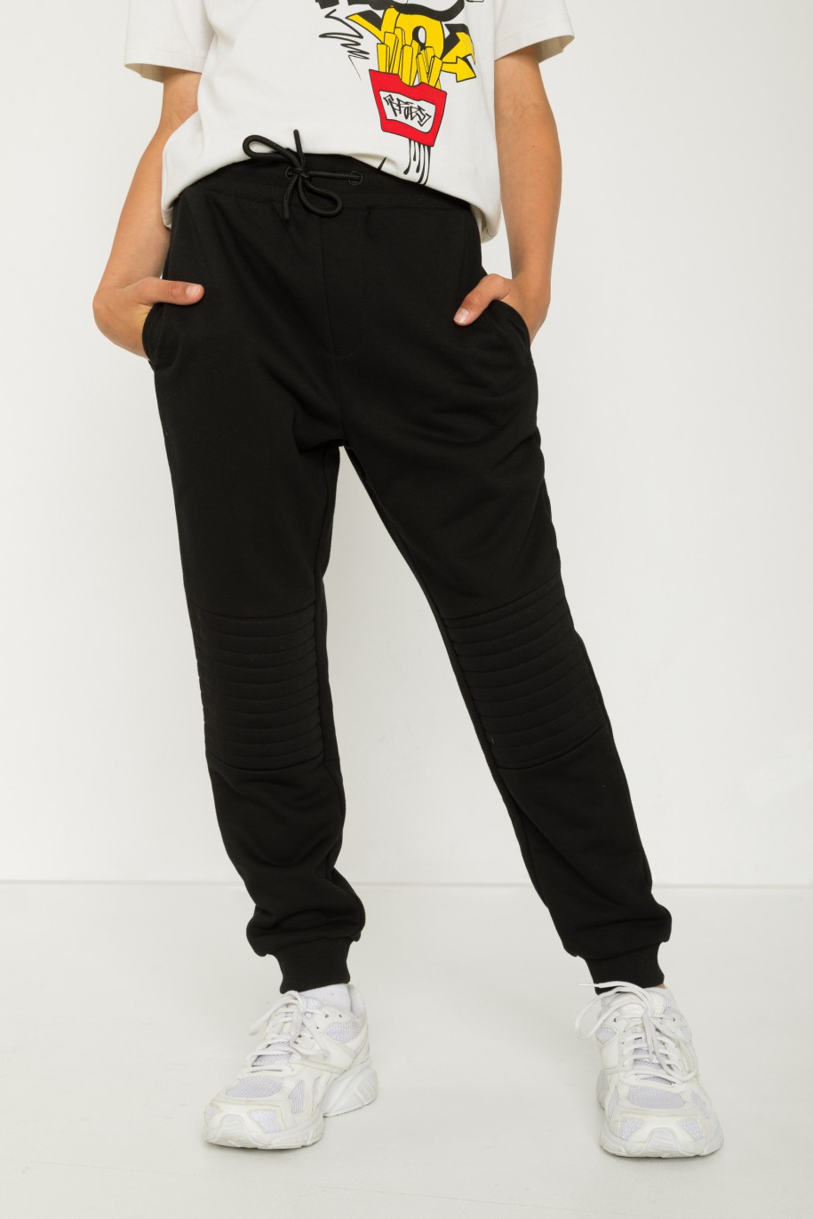 Czarne spodnie typu joggery - 42906