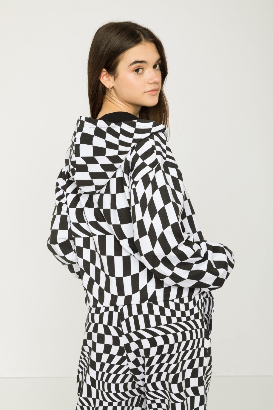 Czarno-biała rozpinana bluza dresowa z motywem szachownicy - 43304