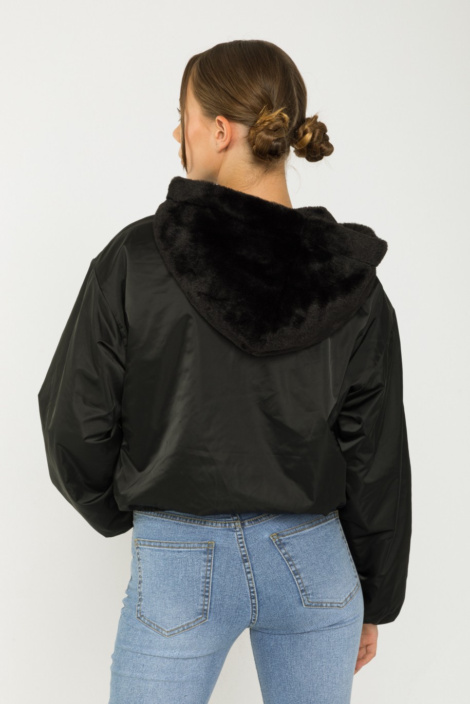 Dwustronna czarna kurtka przejściowa z futerkiem - 43461
