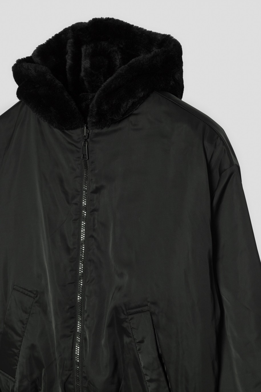 Dwustronna czarna kurtka przejściowa z futerkiem - 43467