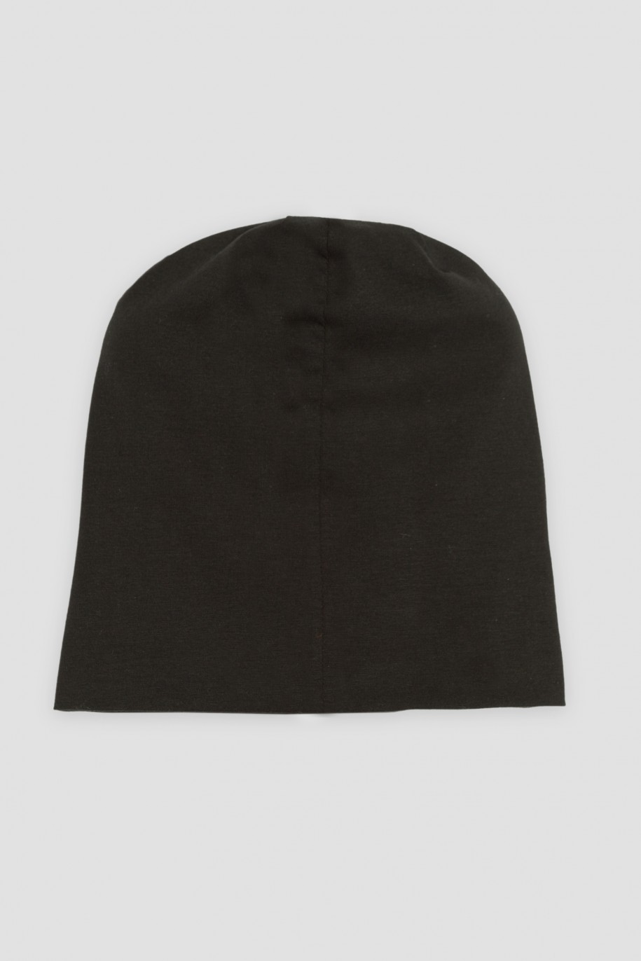 Czarna czapka z nadrukiem - 43761