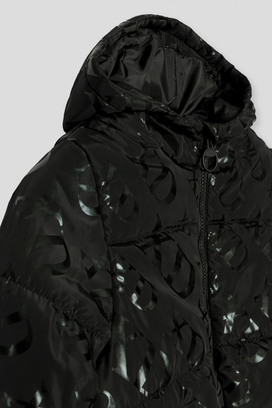 Czarna ocieplana pikowana kurtka z kapturem i nadrukami - 43826
