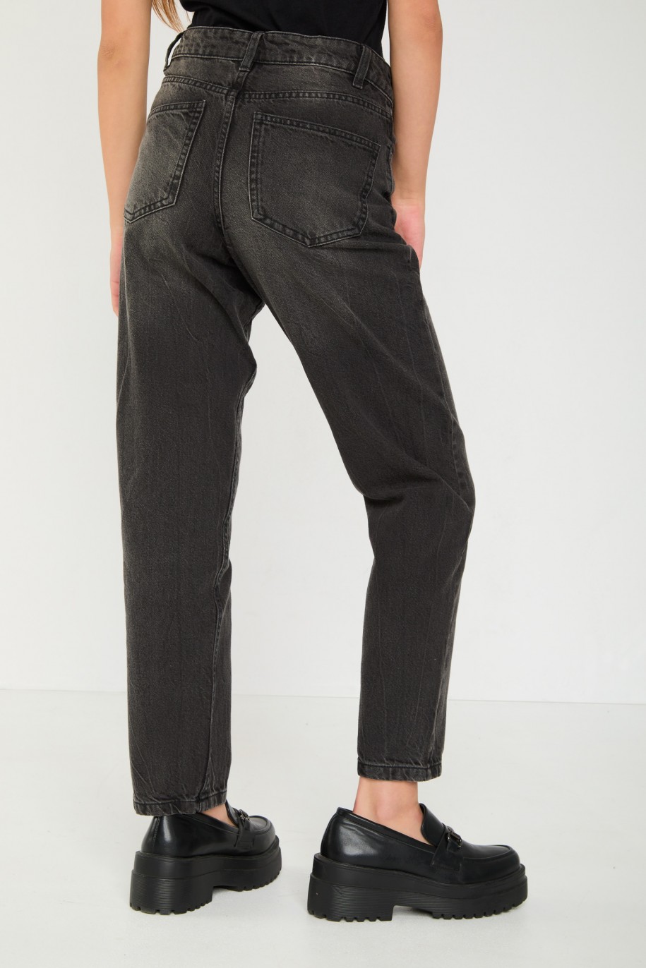 Szare jeansy typu MOM FIT - 43968