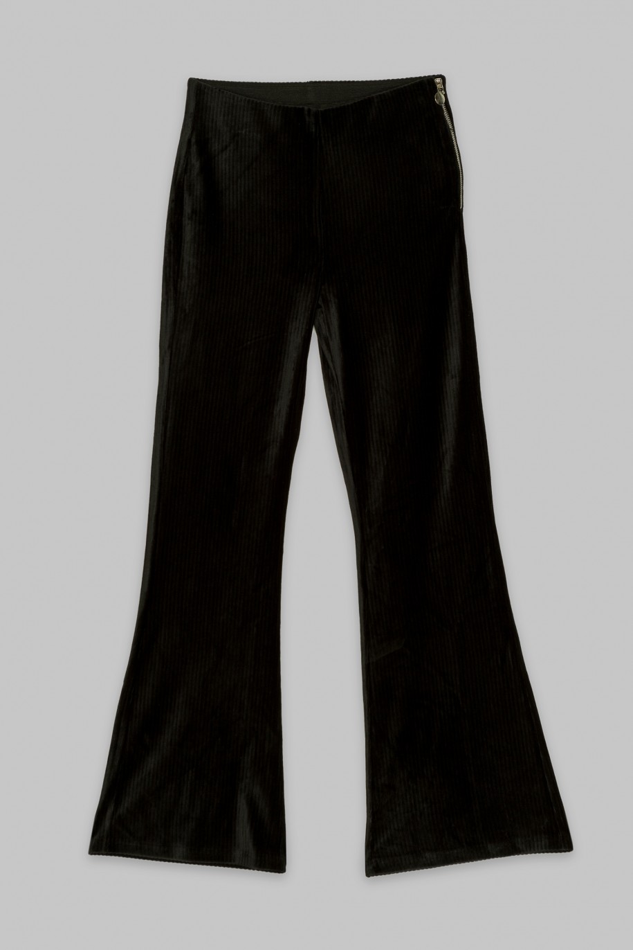 Czarne welurowe spodnie typu dzwony - 43992