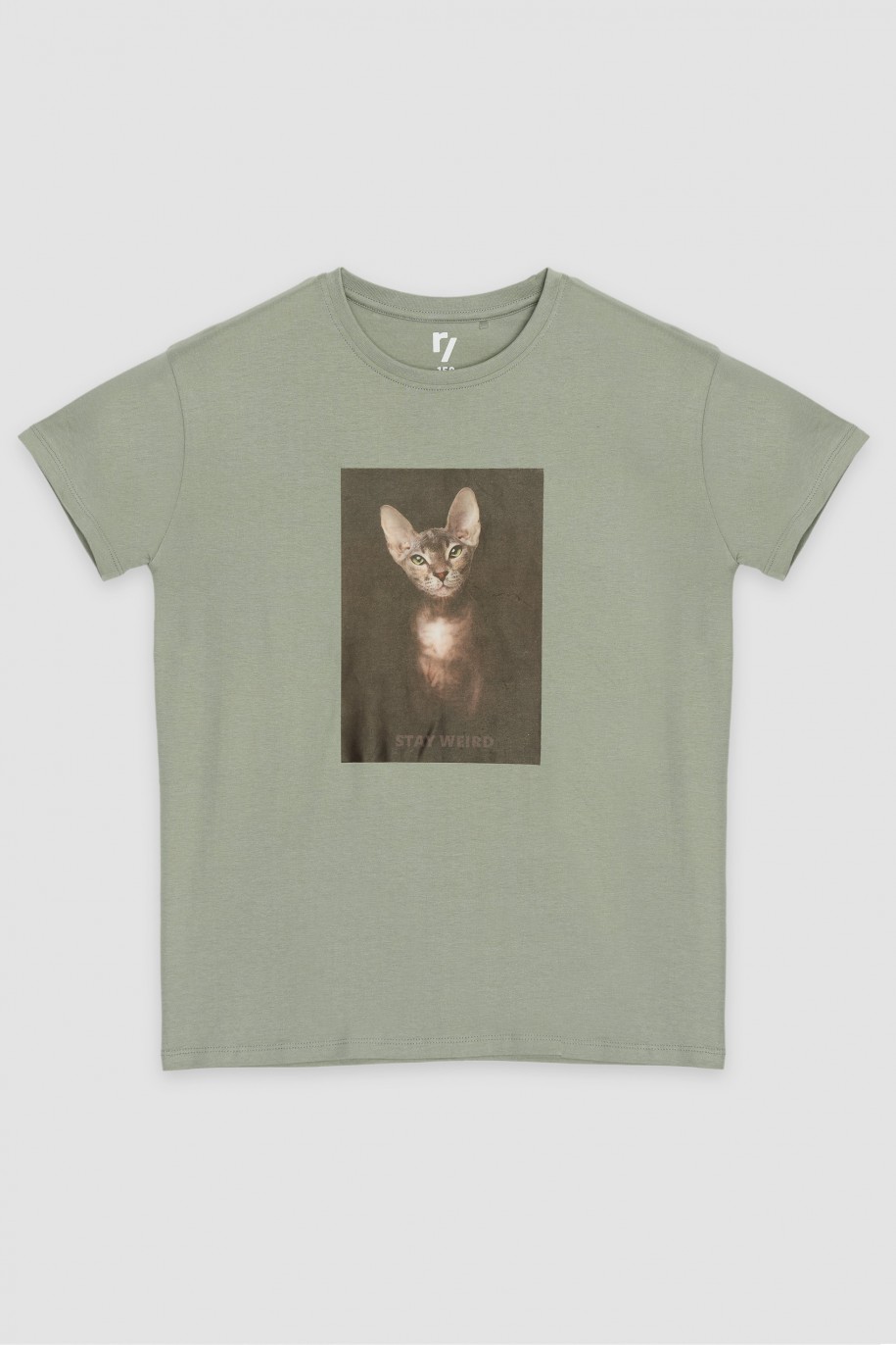 Oliwkowy T-shirt z nadrukiem z motywem kota - 44008