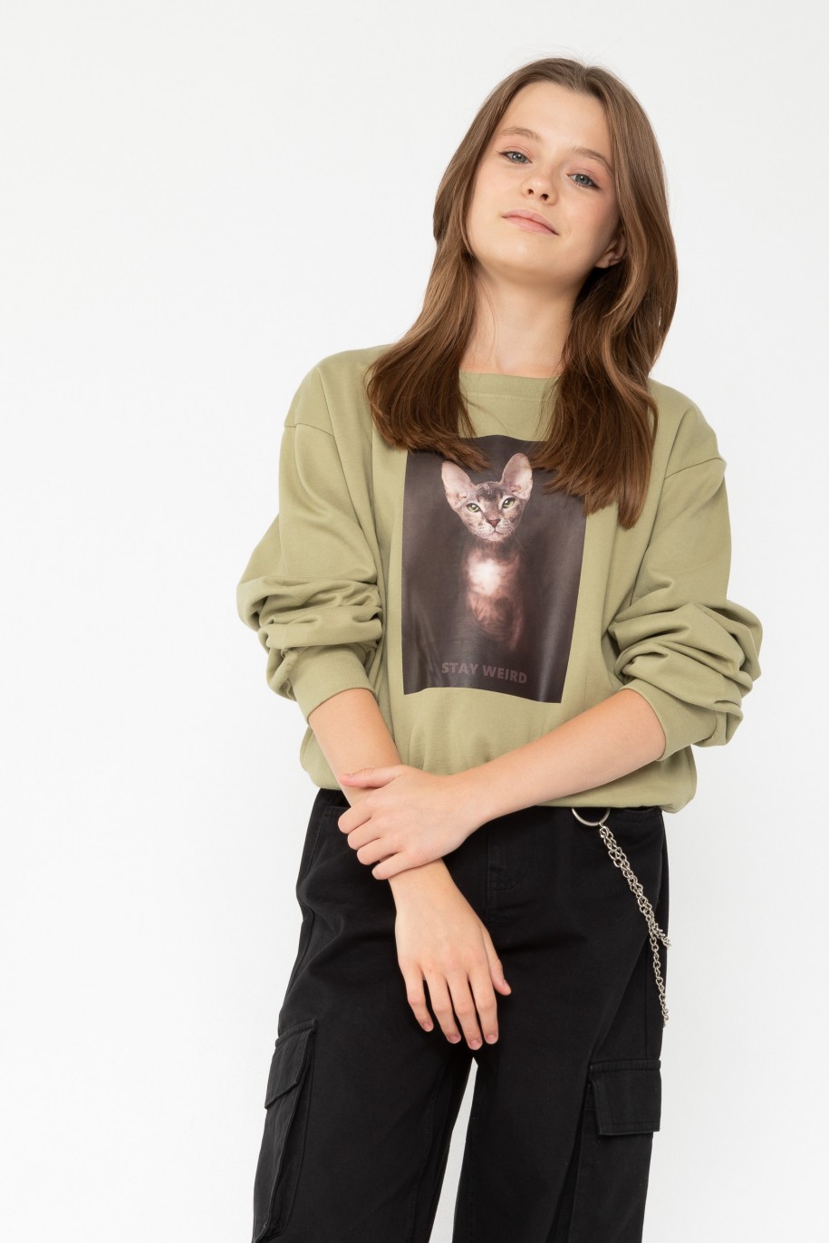 Oliwkowa bluza dresowa z nadrukiem z motywem kota - 44038