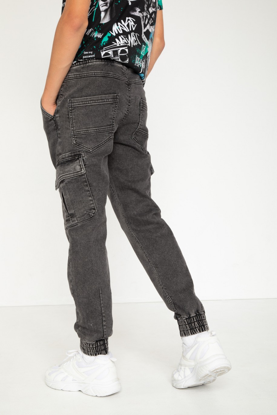 Szare jeansowe spodnie jogger - 44189