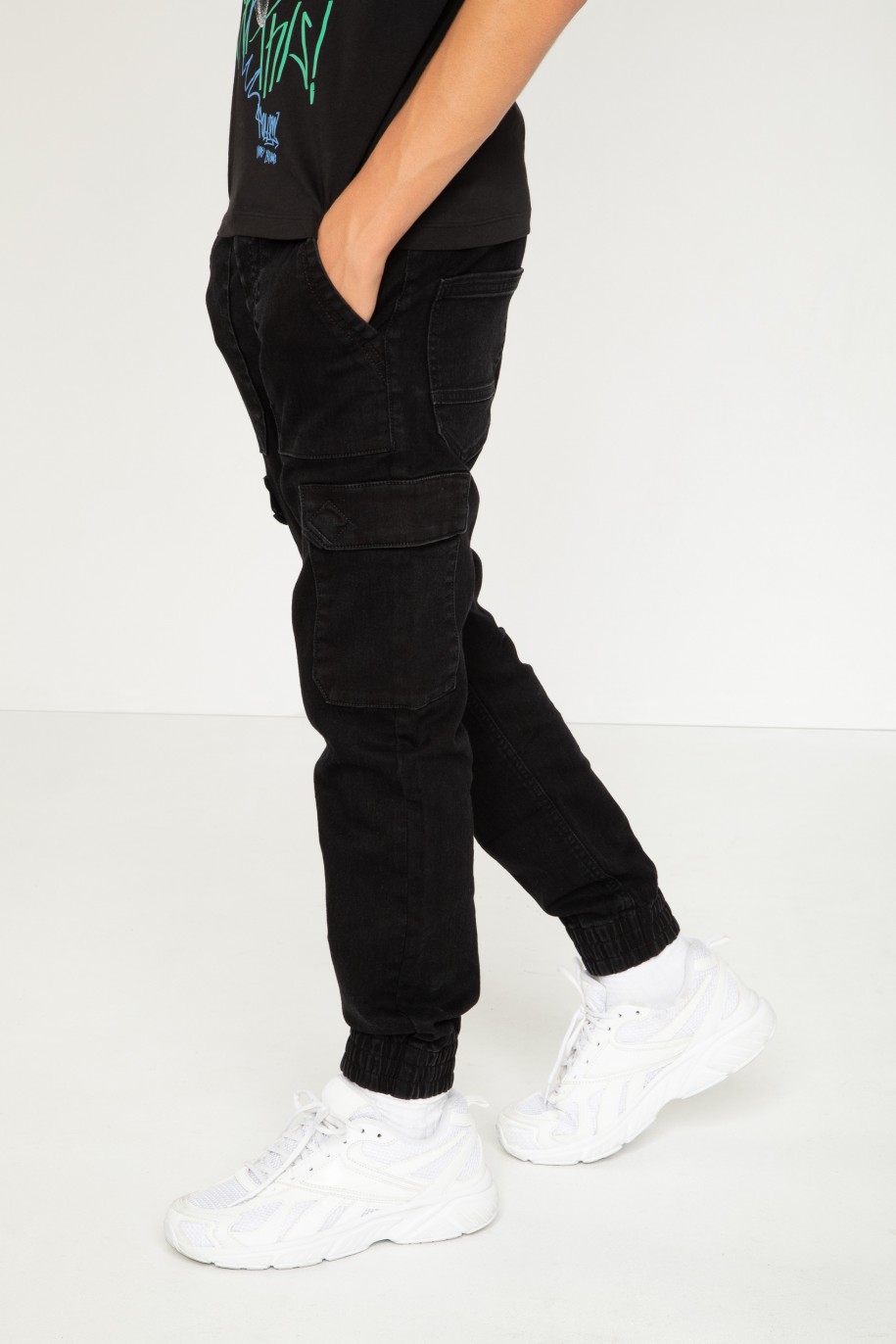 Czarne jeansowe spodnie jogger - 44199