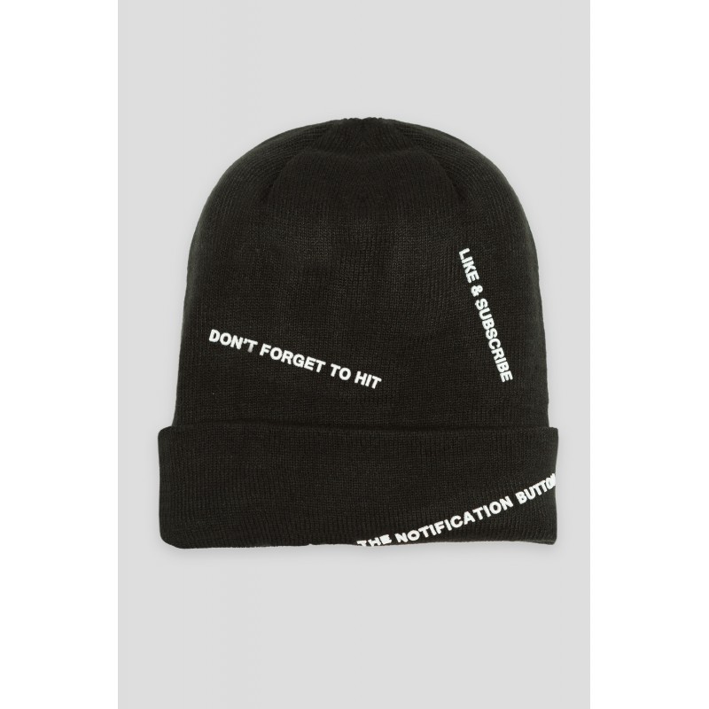 Czarna czapka z nadrukami - 44284
