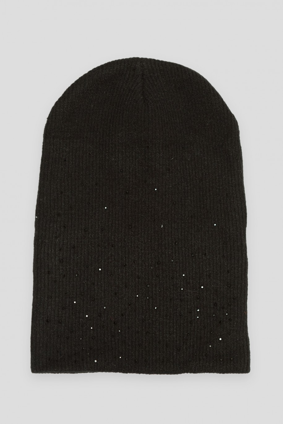 Czarna czapka z ozdobnymi kropeczkami - 44289