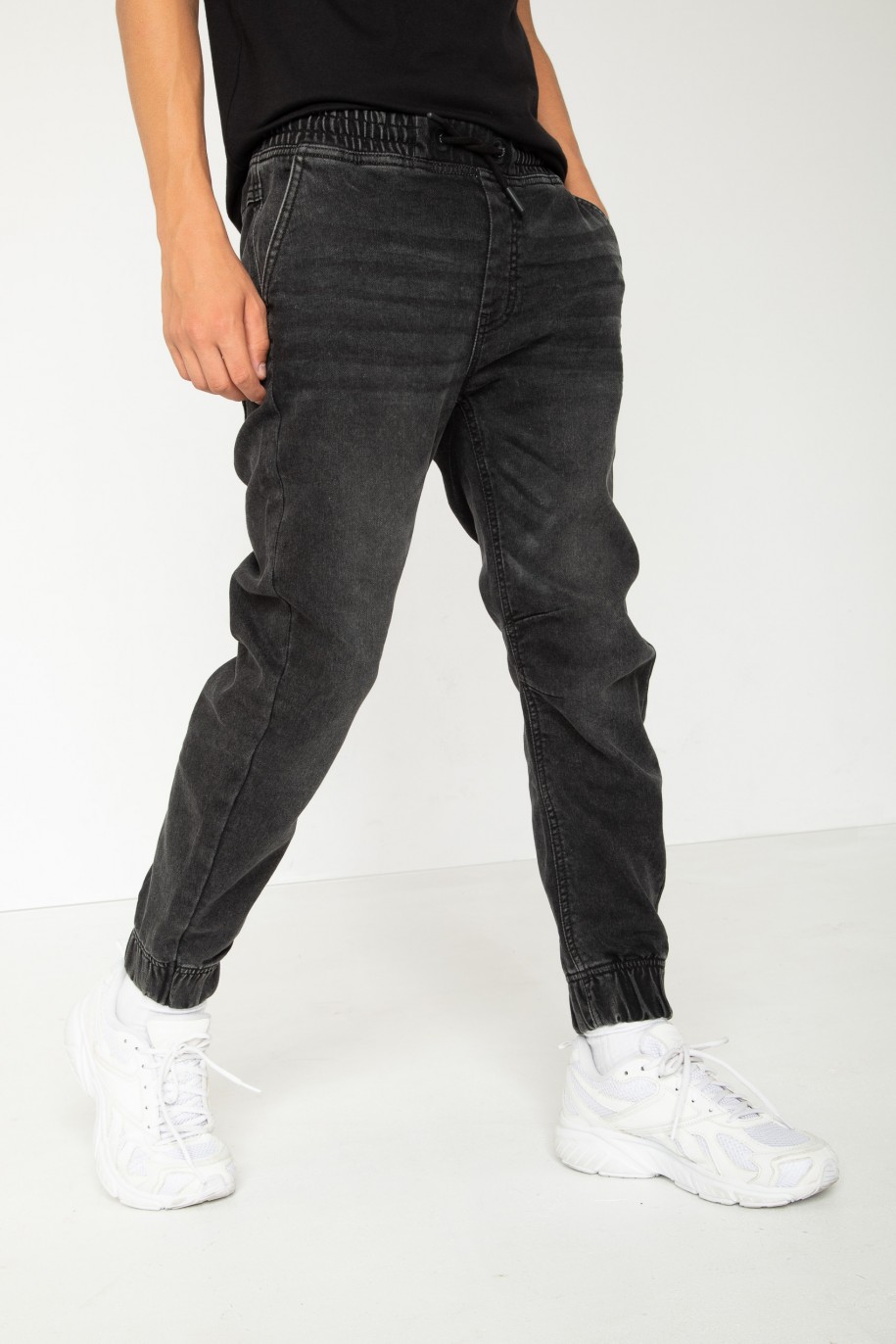 Szare spodnie jeansowe jogger - 44529