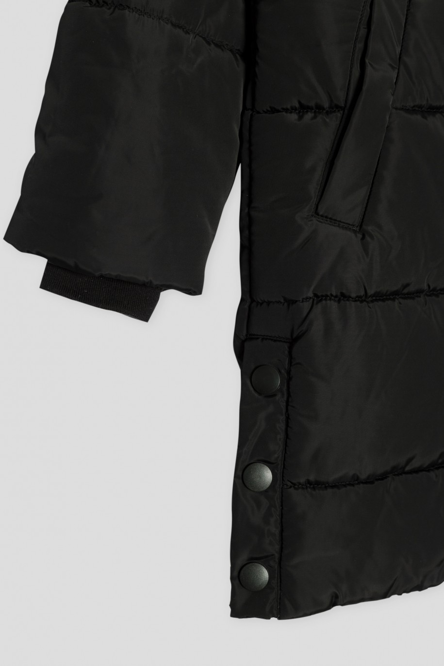 Czarna przedłużana ocieplana kurtka z kapturem - 44559