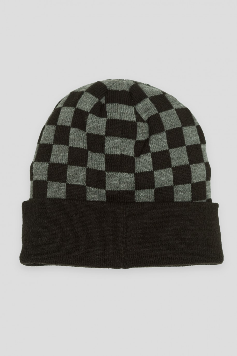 Czarna czapka z motywem szachownicy - 44568