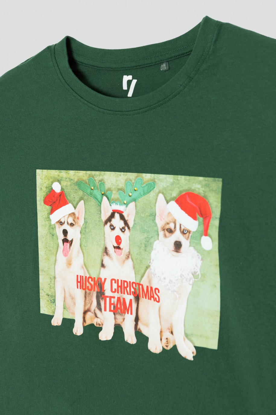 Zielony T-shirt ze świątecznym nadrukiem - 45039