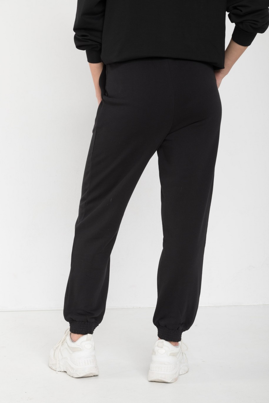 Czarne spodnie dresowe - 45201