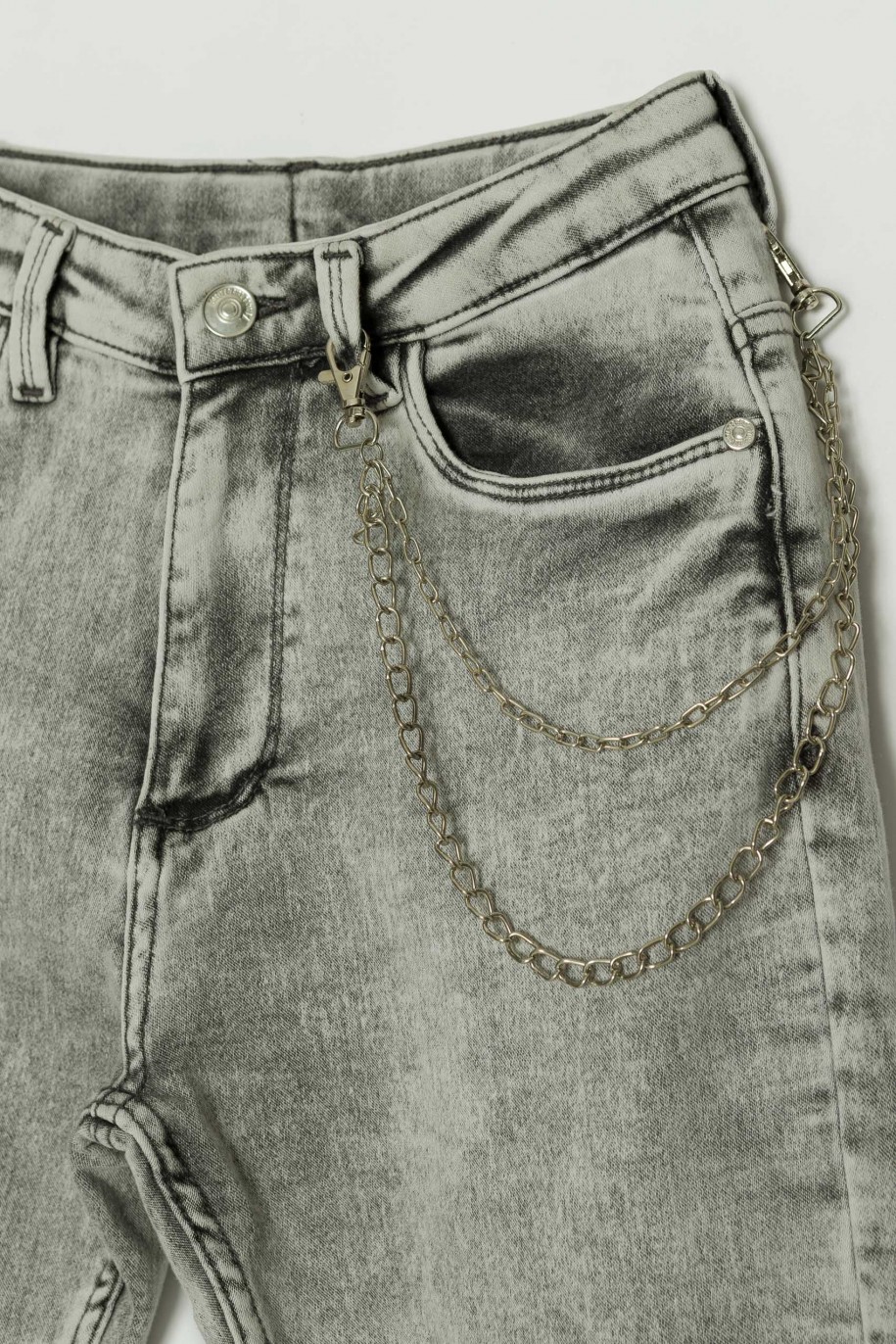 Szare jeansy typu baggy z ozdobnym łańcuszkiem - 45311