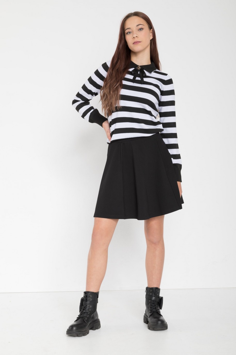 Czarno-biały sweter w paski - 45449
