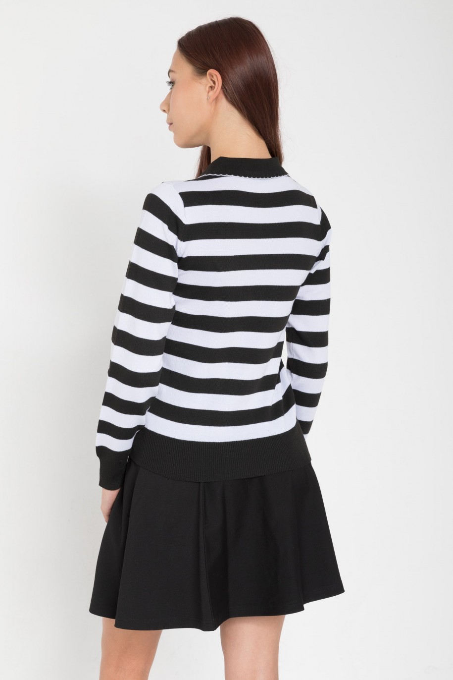 Czarno-biały sweter w paski - 45452