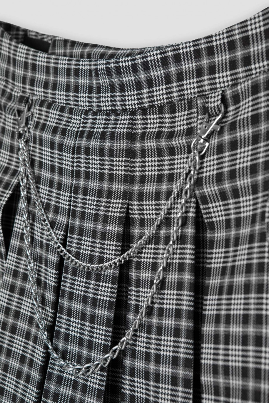 Biało-czarna spódnica w drobną kratę z ozdobnym łańcuszkiem - 45516
