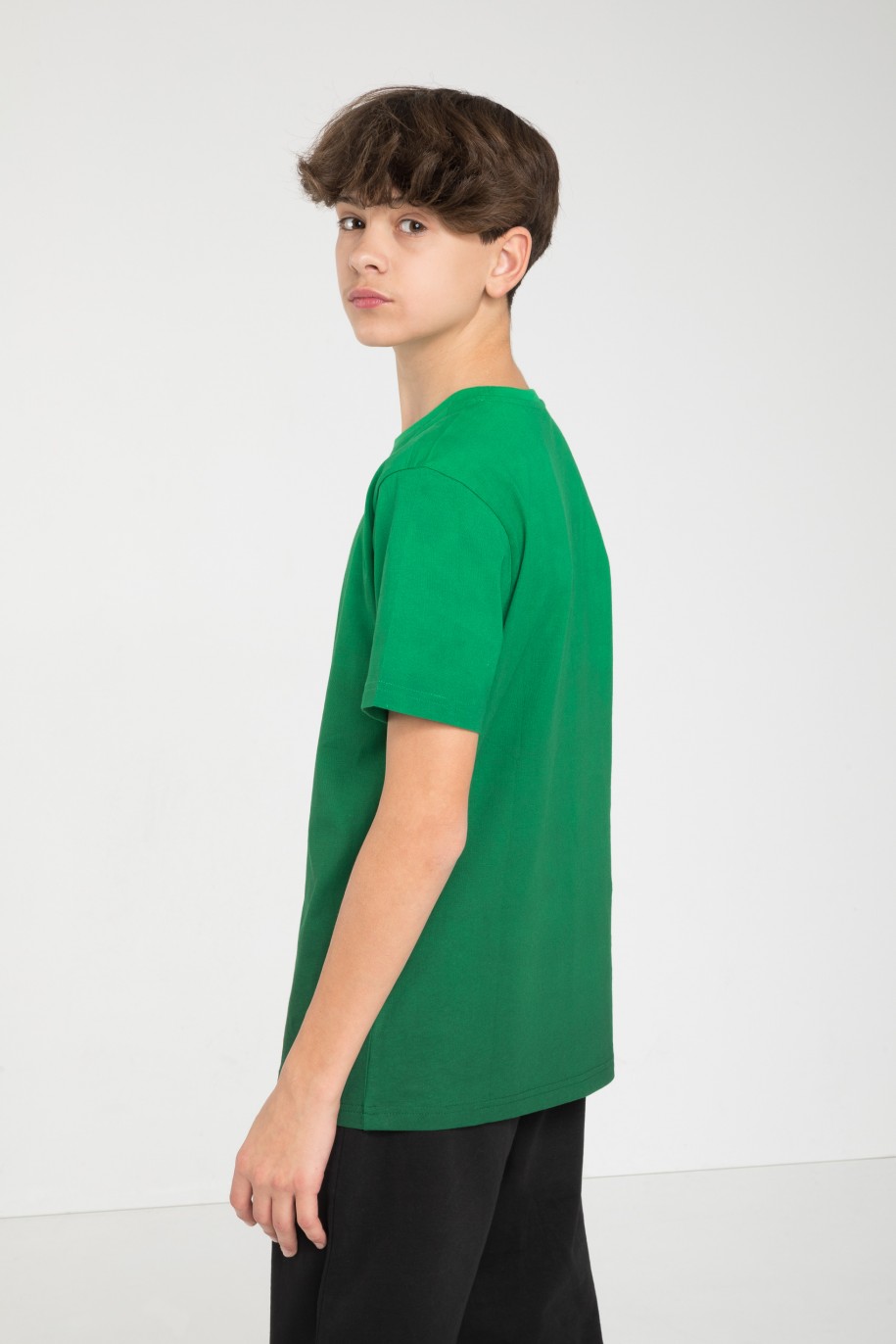 T-Shirt cieniowany w kolorze soczystej zieleni z nadrukiem na piersi - 45524