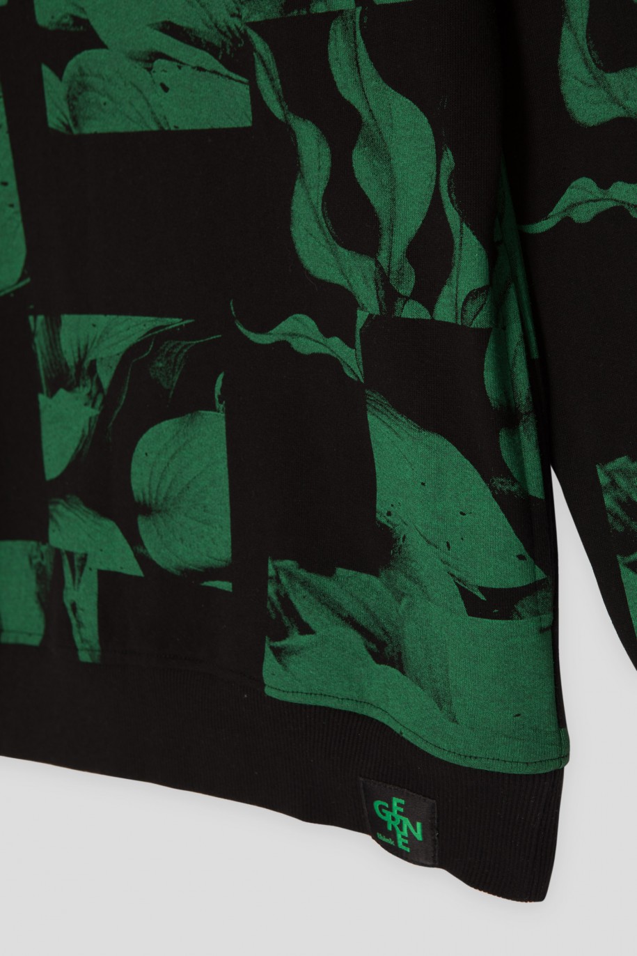 Czarna bluza z kapturem z nadrukiem w kolorze ciemnej zieleni - 45578