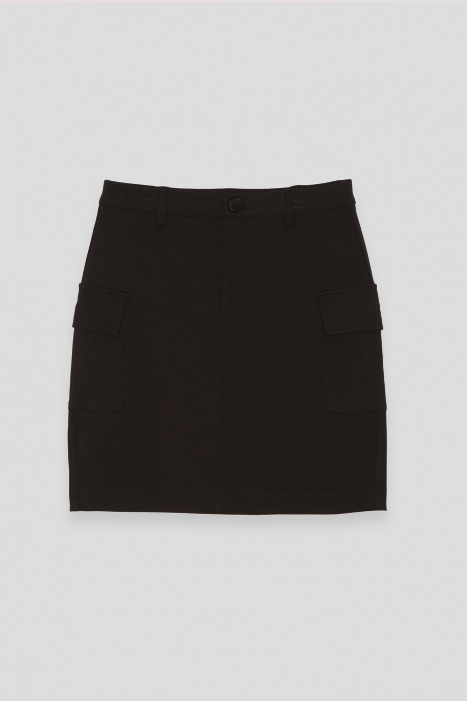 Czarna spódnica mini z przestrzennymi kieszeniami - 45795