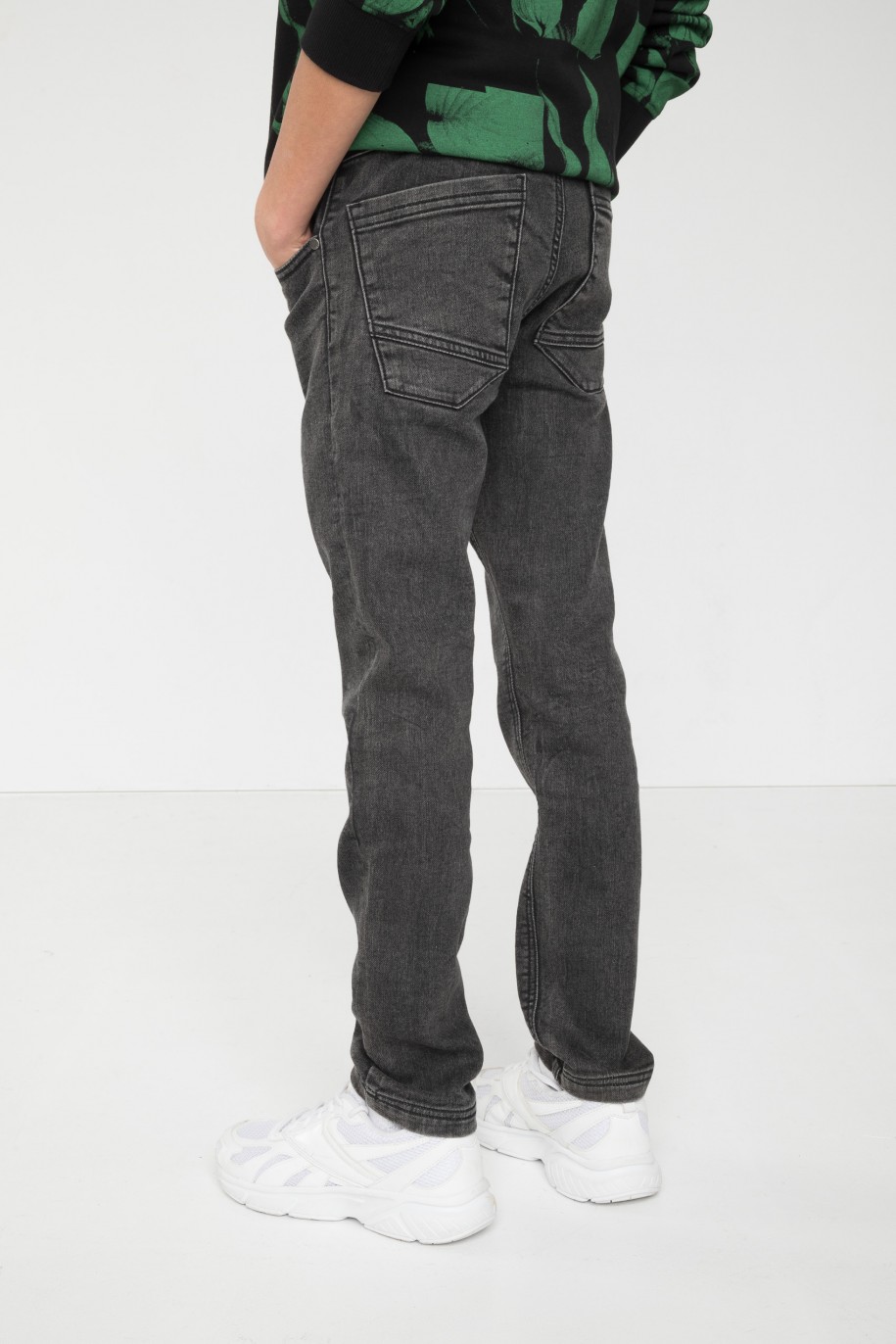 Czarne jeansy z wąskimi nogawkami - 45880